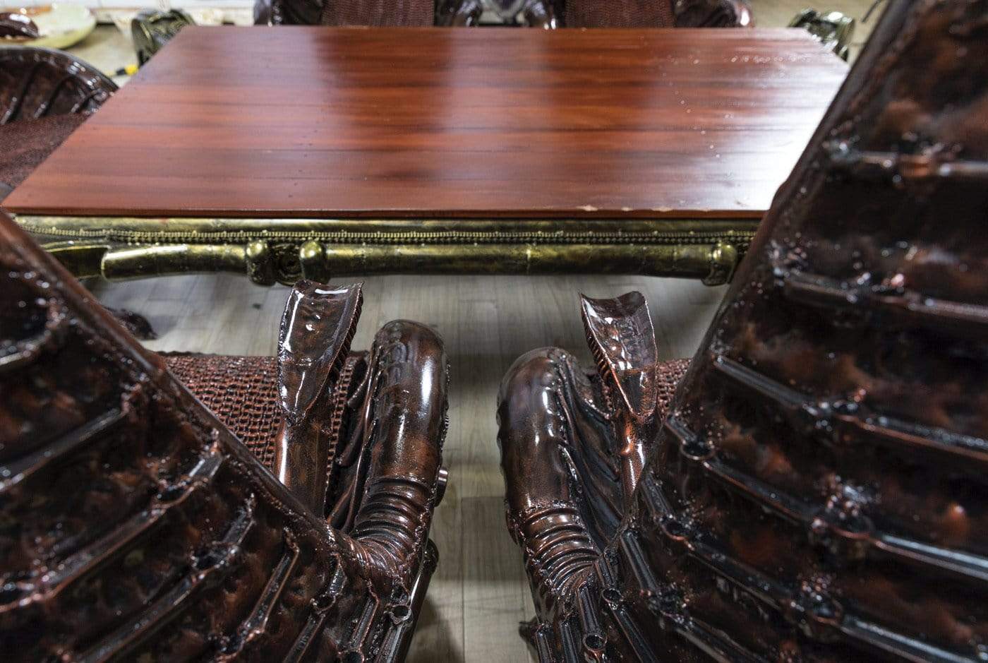 Giger Alien Chair and Table Set - Xformerz