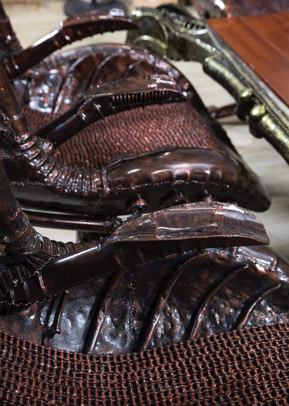 Giger Alien Chair and Table Set - Xformerz
