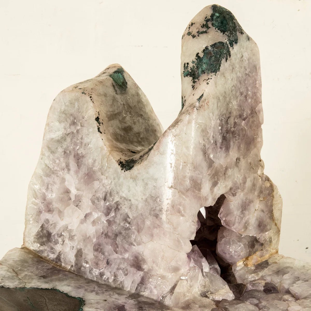 Amethyst Geode Seat Chair - 37 in. 673 lbs - Xformerz